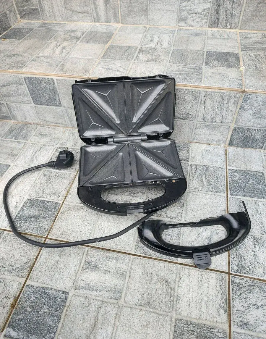 Toustovač/sendvičovač GourmetMaxx, model FS-8016