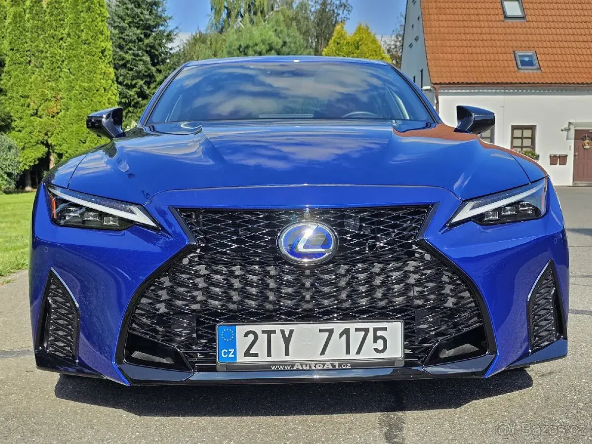 Lexus is – 2024, 14 500 km