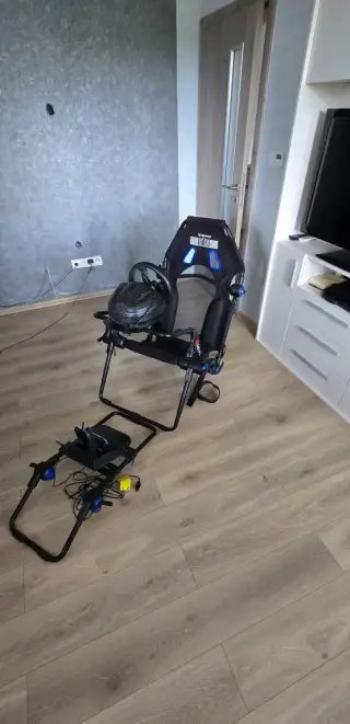 Sedačka/Cocpit F1