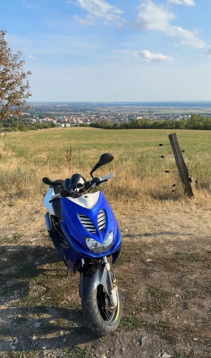 50ccm moto nepojízdné/bourané