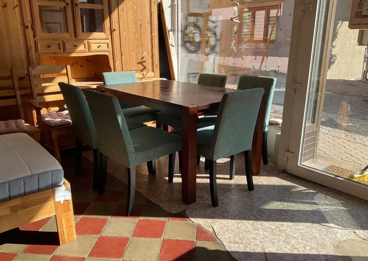 Jídelní stůl materiál akácie Masiv
