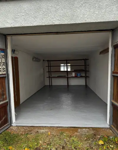 Pronajmu garáž Ladova ul. , zvýšený vjezd cca 2,2m.