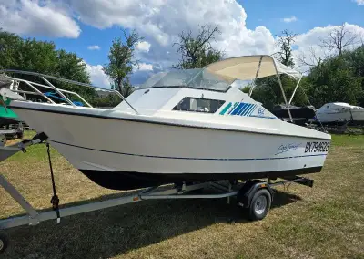 Kajutova lod, 5-75hp motor, doklady, spani