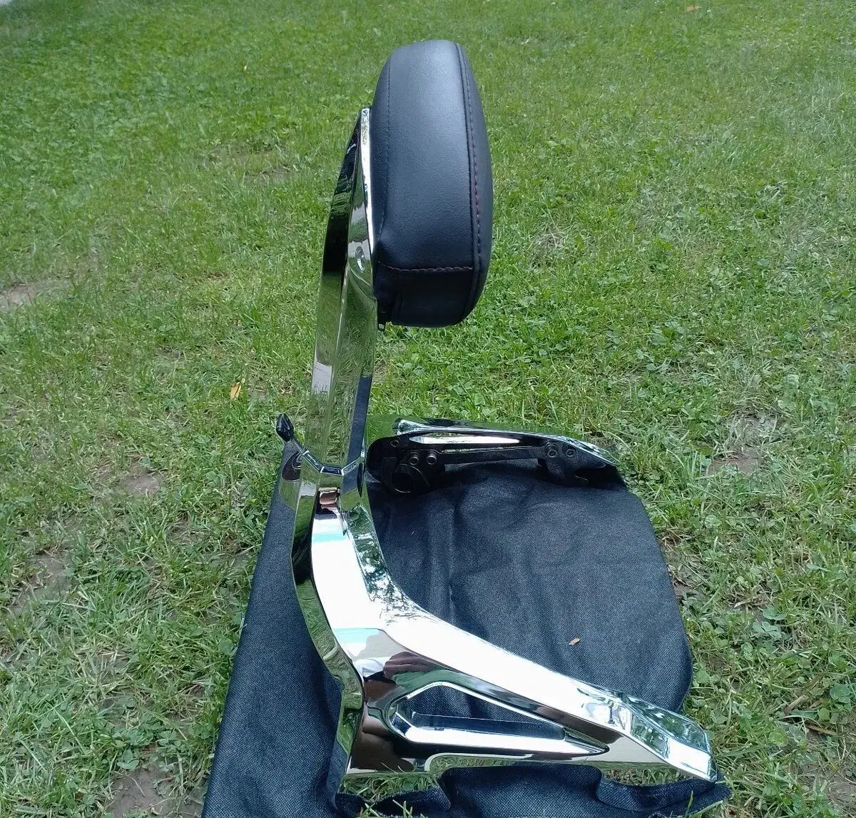 Yamaha Raider XV1900-originální rychloupínací opěrka