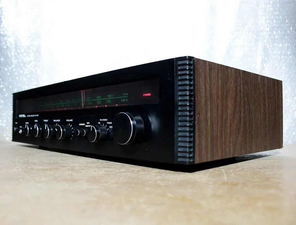 Receiver Rotel RX 152.