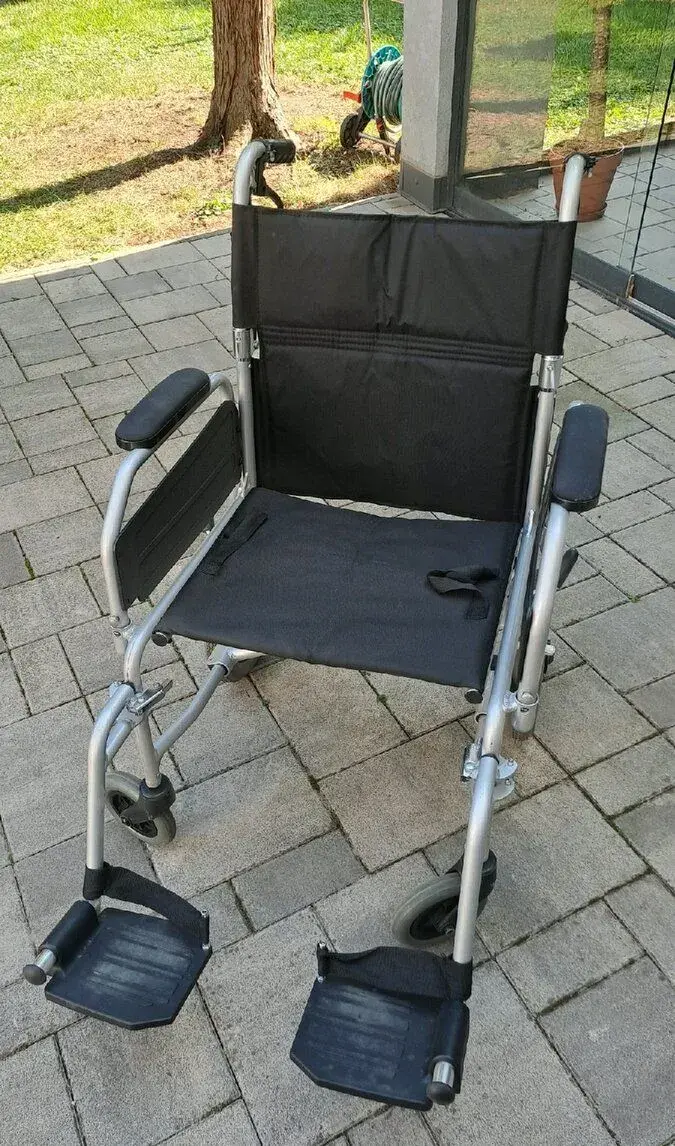 Invalidní vozík