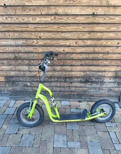 Dětská koloběžka Yedoo (12" nafukovací kola)
