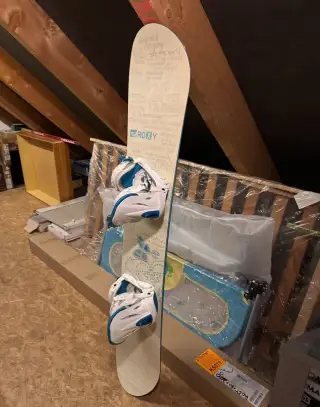 Dámský snowboard Roxy Sugar 152 cm + vázání Roxy
