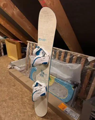 Dámský snowboard Roxy Sugar 152 cm + vázání Roxy