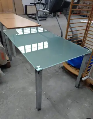 Jídelní stůl designový - nový