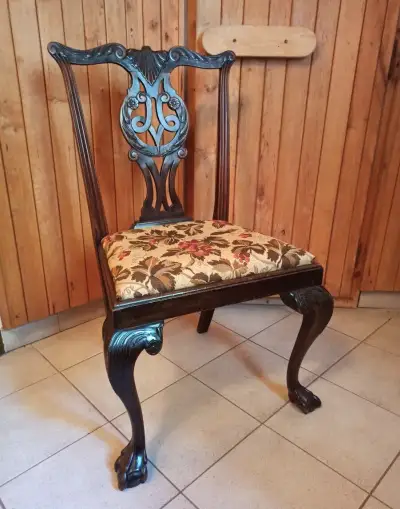 Masivní starožitné židle