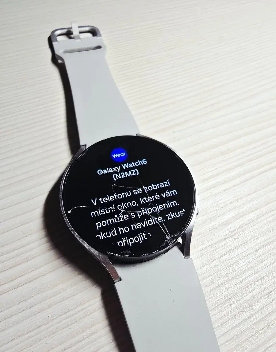 Samsung Galaxy Watch 6 44 mm Bluetooth - prasklé sklo