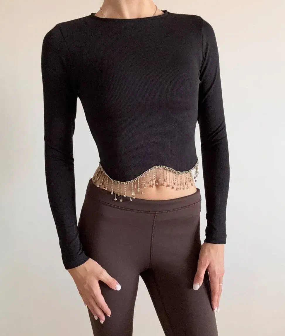 Černý crop top s kamínky / třásněmi