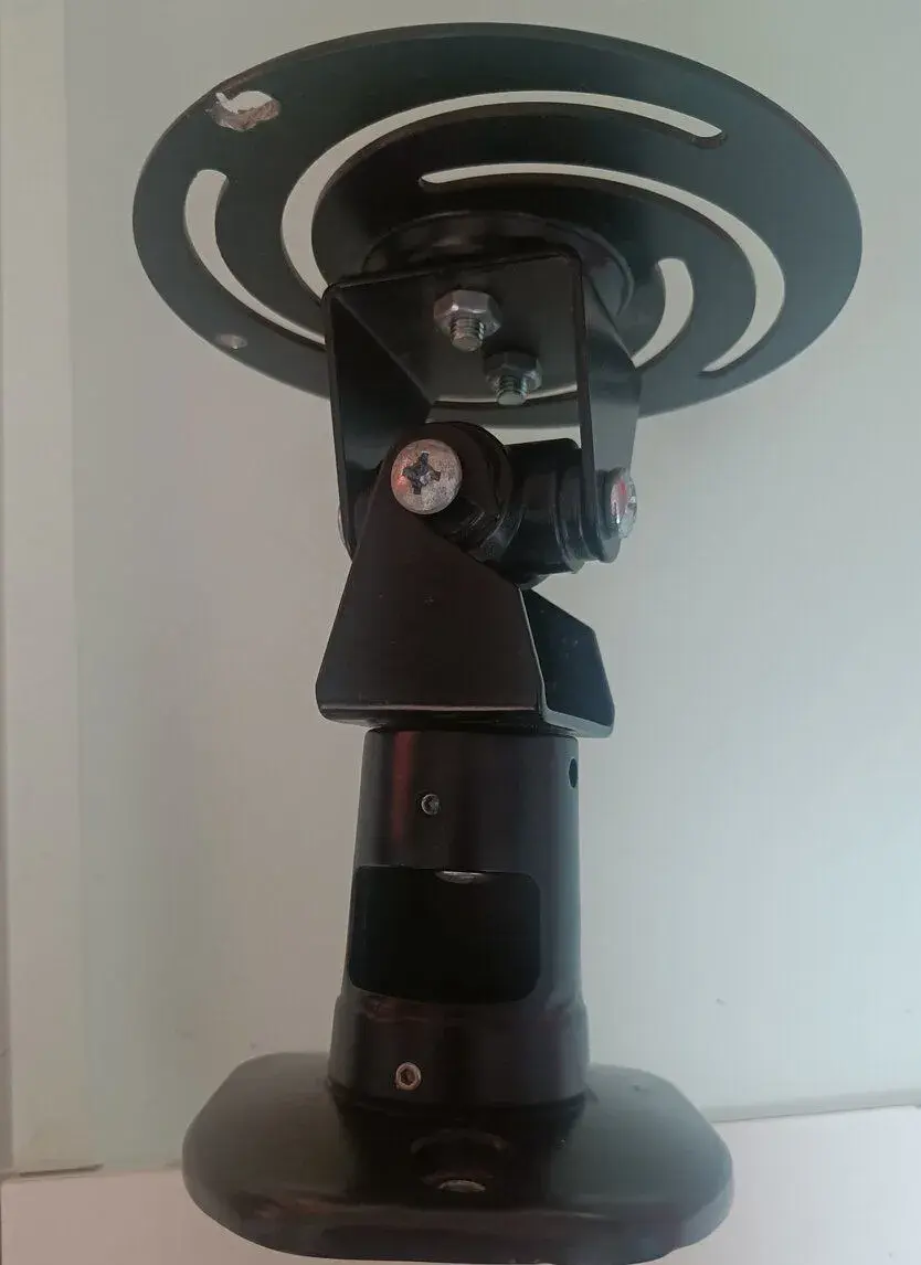 Držák/stojan na projektor, tv, repro atd.