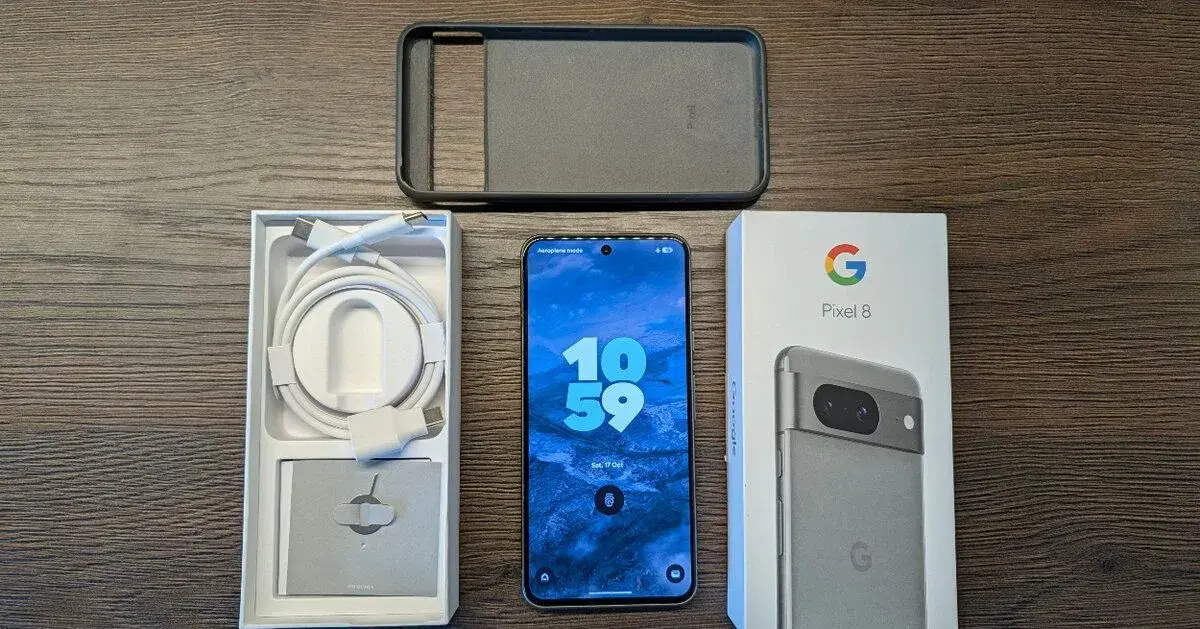 Google Pixel 8, 8GB / 256 GB + příslušenství