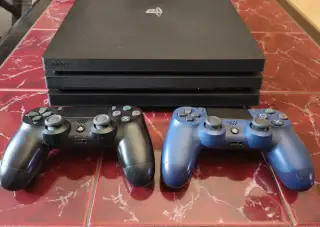 PS4 Pro 1TB SSD konzole 4K HDR, kousek do sbírky
