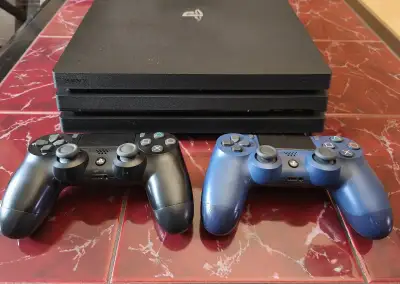 PS4 Pro 1TB SSD konzole 4K HDR, kousek do sbírky