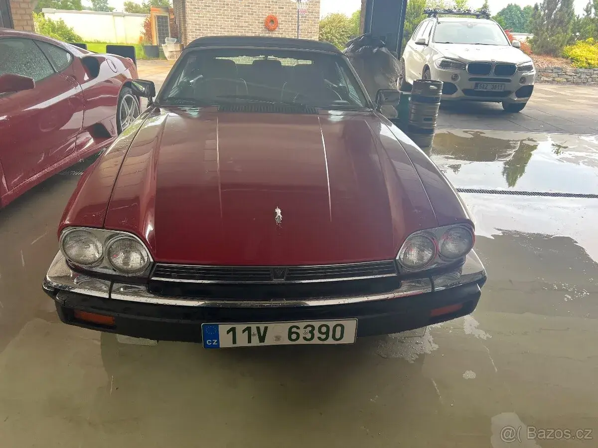 Jaguar XJ