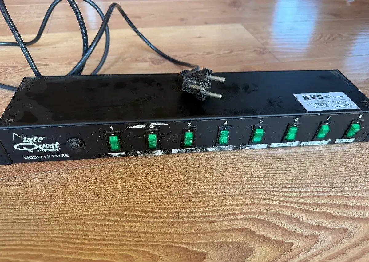 LyteQuest / Gemini PD-8E – 19″ rackový napájecí distributor