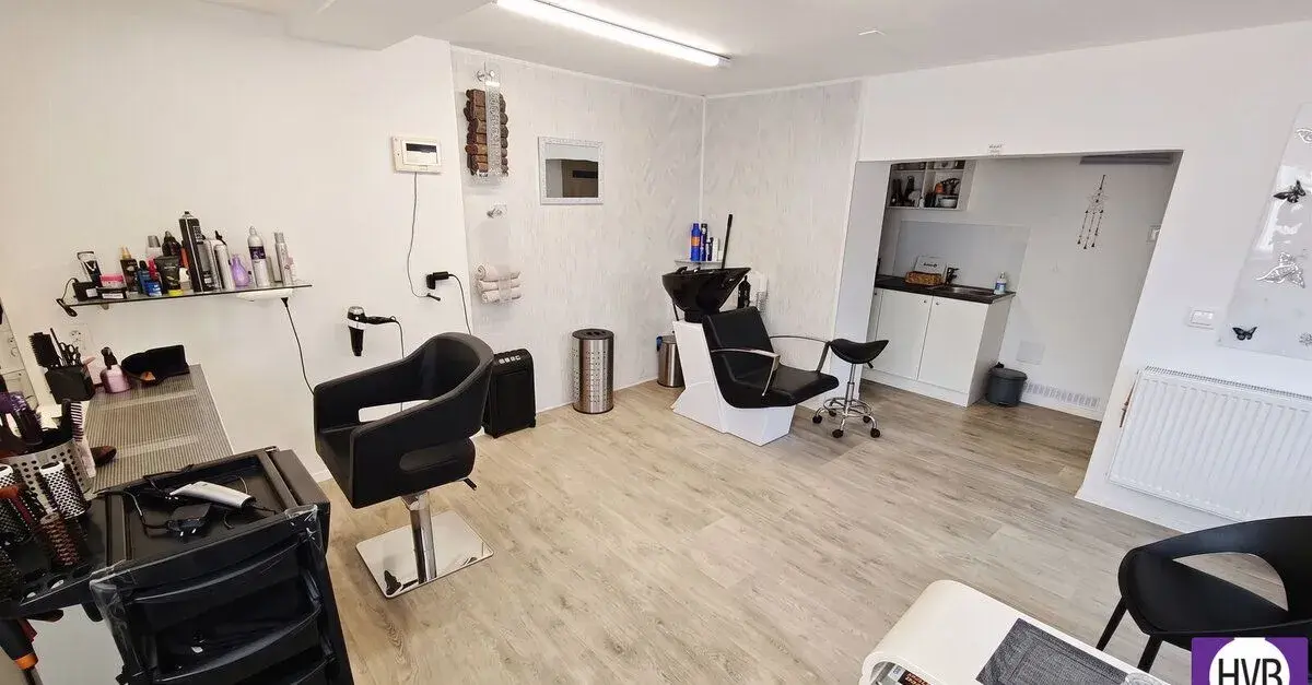 Pronájem kadeřnického salonu 32 m², terasa 15 m², ul. U Ciká