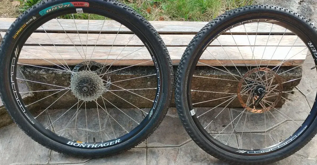 Kola 26" BONTRAGER zapletená s kotouči a pneu