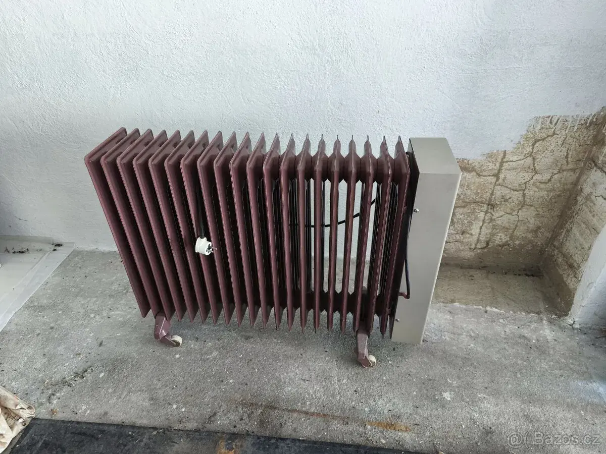 Masivní olejový radiátor 1600W – plně funkční