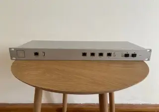 Ubiquiti UniFi Security Gateway Pro – USG-PRO-4