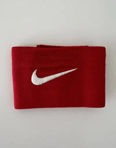 Nike úchyt, páska na chrániče