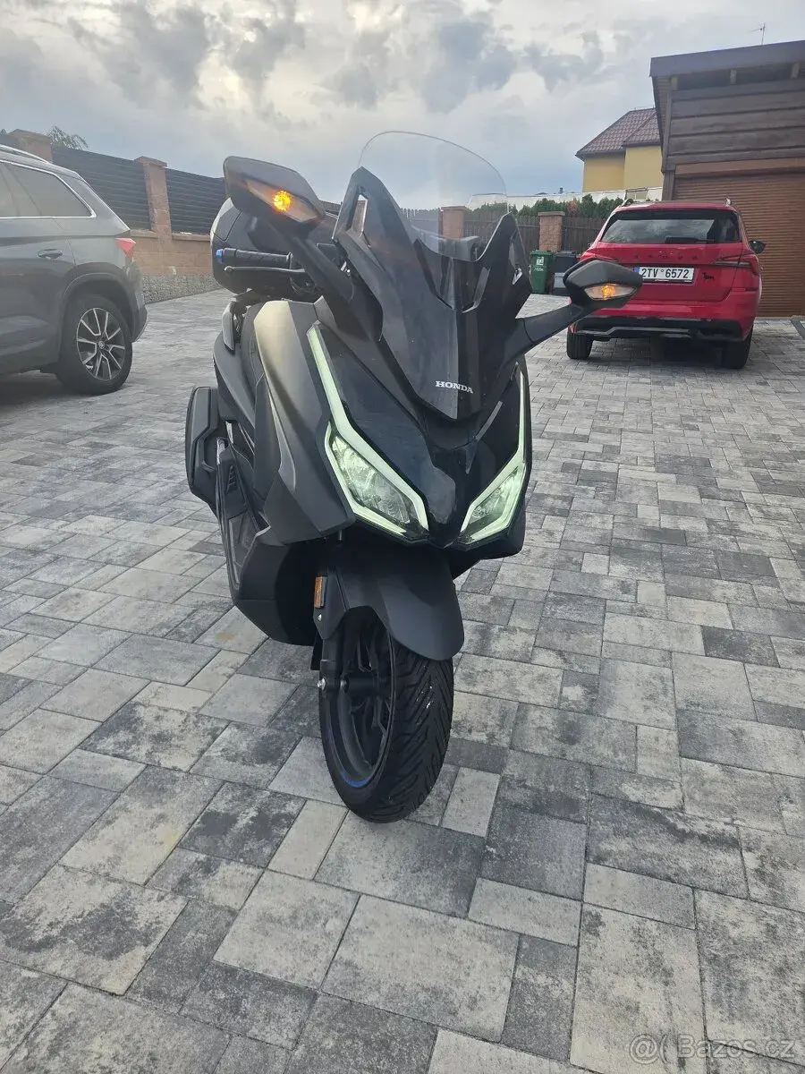 Honda forza 350