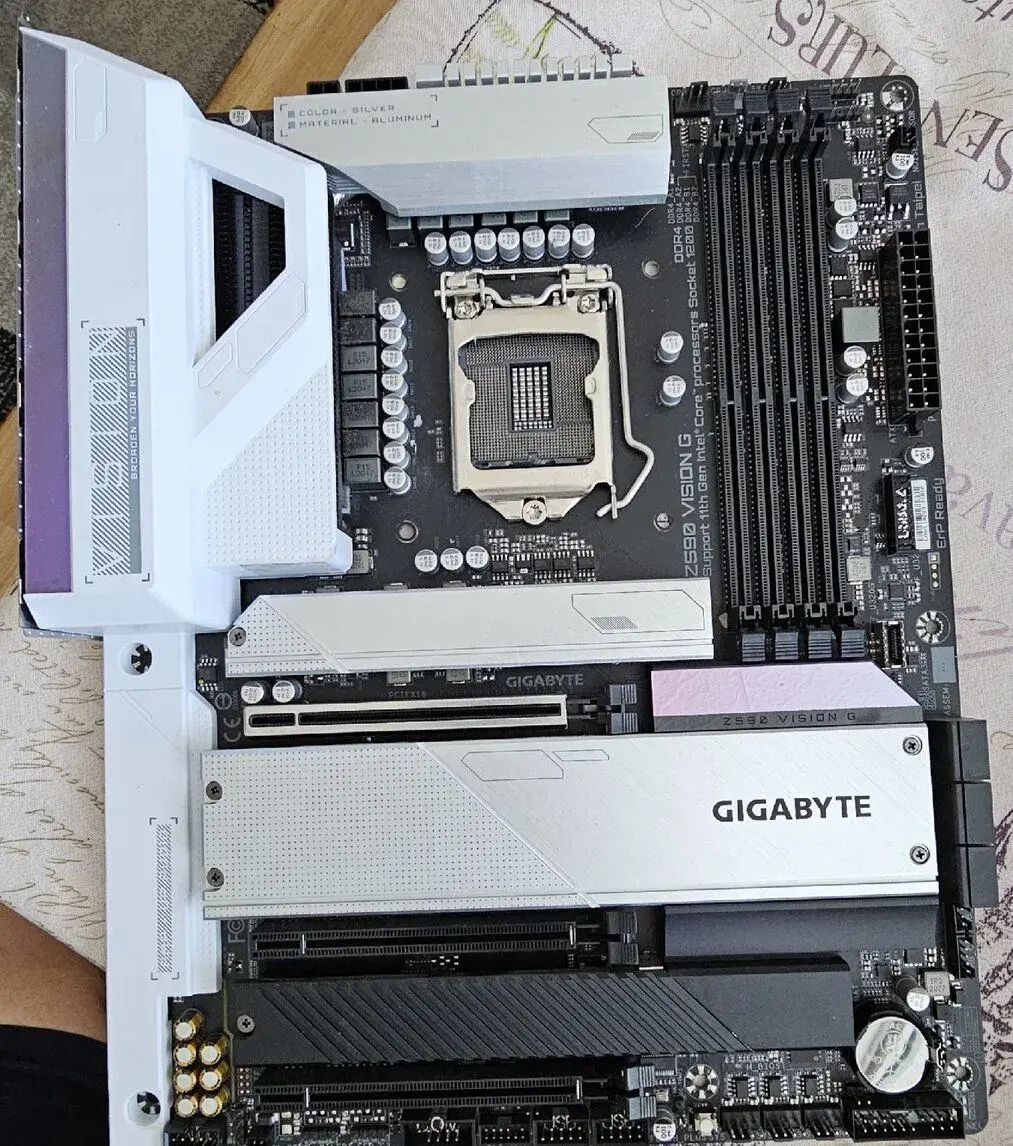 Gigabyte Z590 VISION G (na opravu)