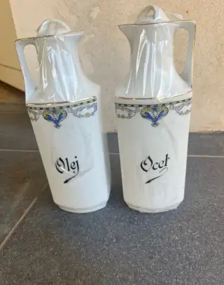 Staré porcelánové karafy, Olej, Ocet