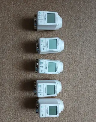 Termostatická hlavice Honeywell HR30, programovatelná