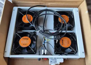 Ventilační jednotka pro rack