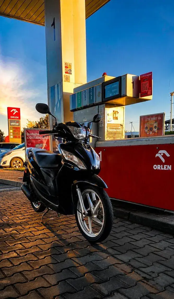 Skútr Honda Vision 50 bez ŘP 25 km/h moped