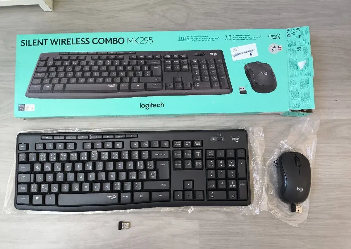 Logitech Silent Wireless Combo MK295, graphite - CZ/SK