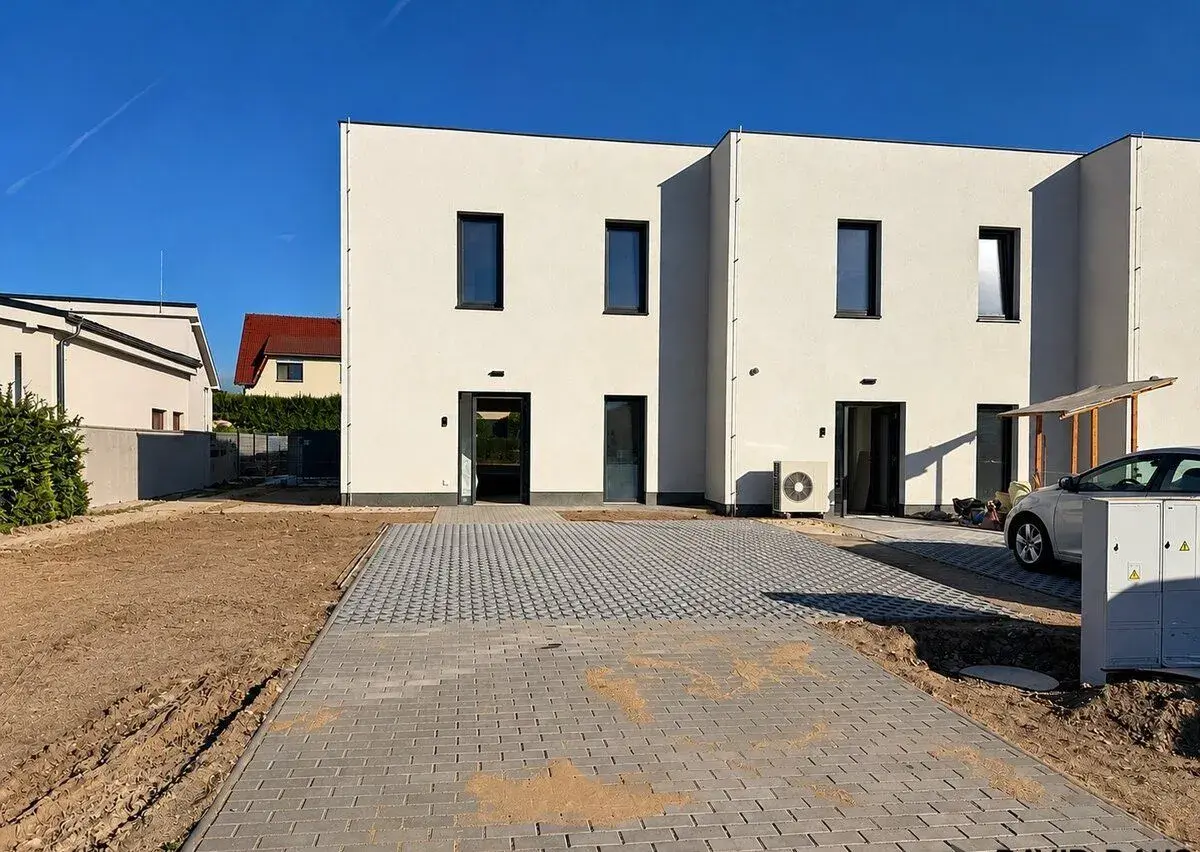 Prodej rodinného domu 5+kk s pozemkem (437 m²), ul. Syrovick