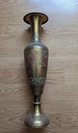 Mosazná váza