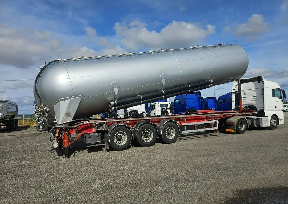 Silo cisterna LAG 0-3-40-02, BK22 61.000 l.