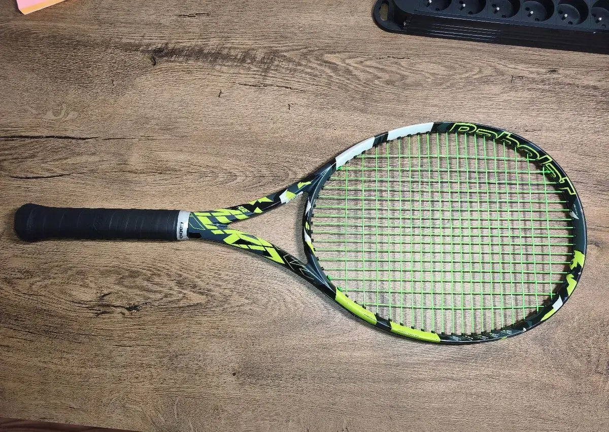 Tenisovou raketu Babolat Pure Aero 2023