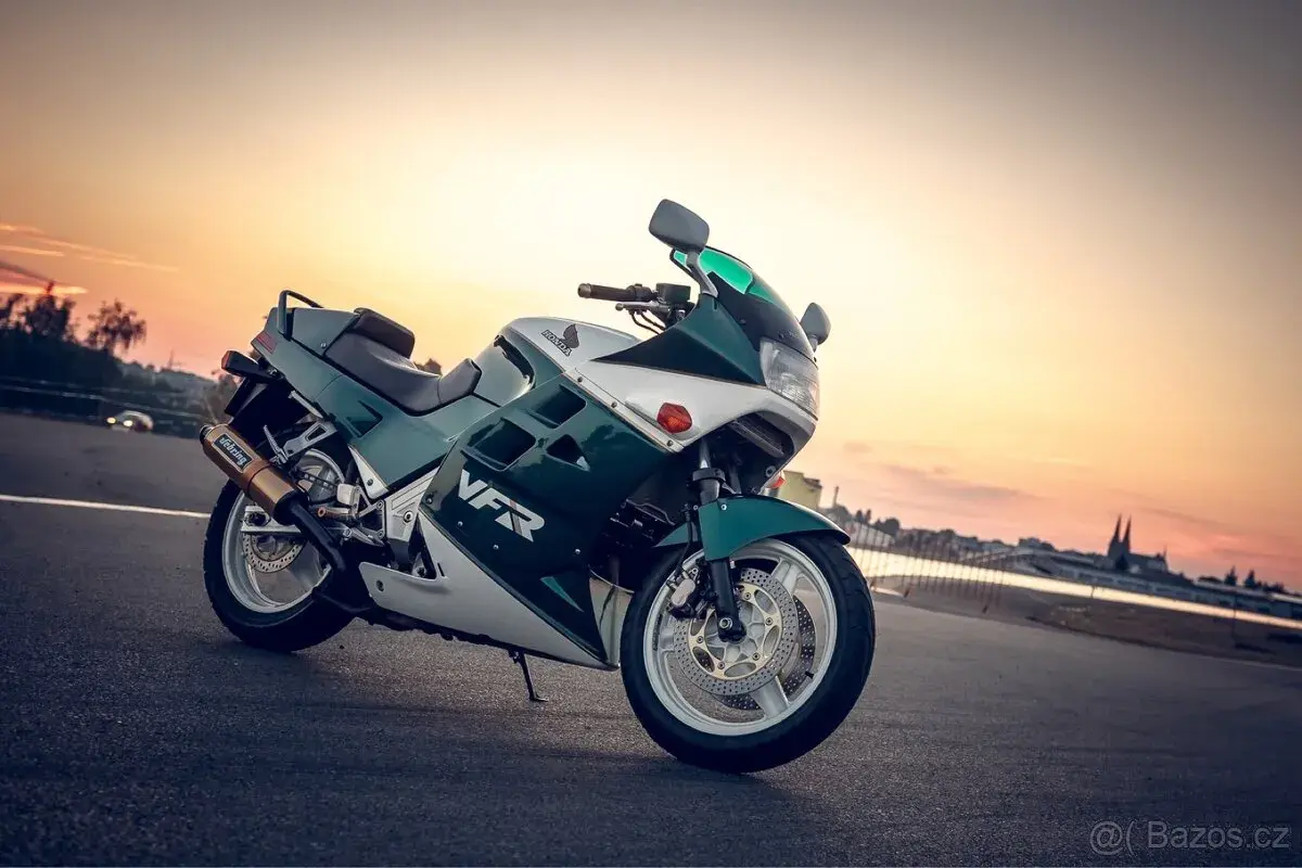 Honda VFR 750, RC24