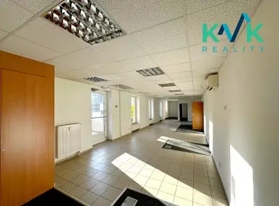 Pronájem komerčních prostor o výměře cca 160 m² – Hlavní tří