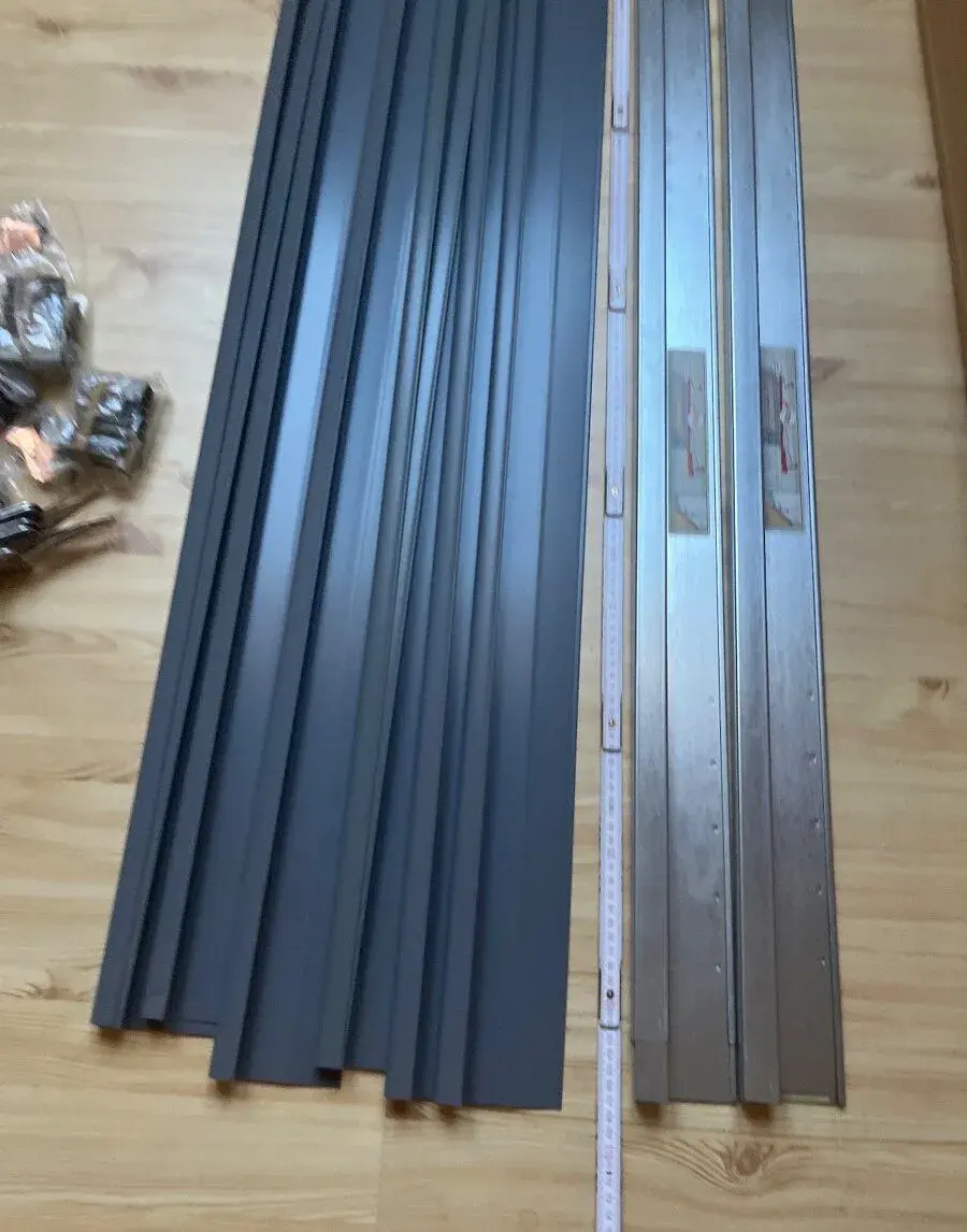 Velux - zbytky (lišty, úchytky, izolace, .)