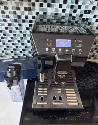 Použitý kávovar DeLonghi eletta cappuccino Evo