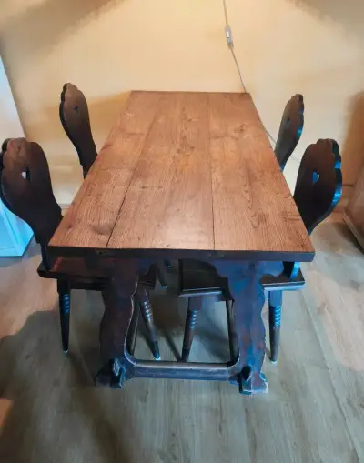 Starý masivní selský nábytek