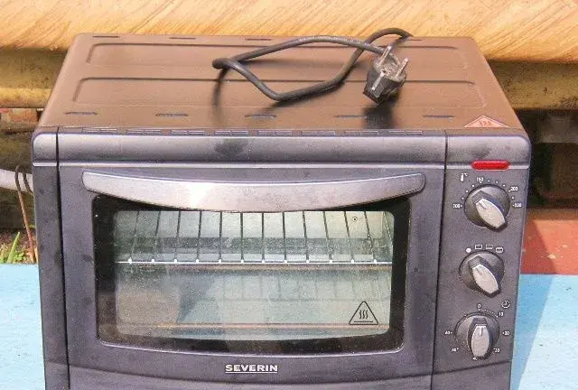 Malou ELEKTRICKOU TROUBU