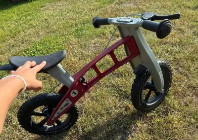 FirstBike odrážedlo cross red (od 22 měsíců do 5 let)