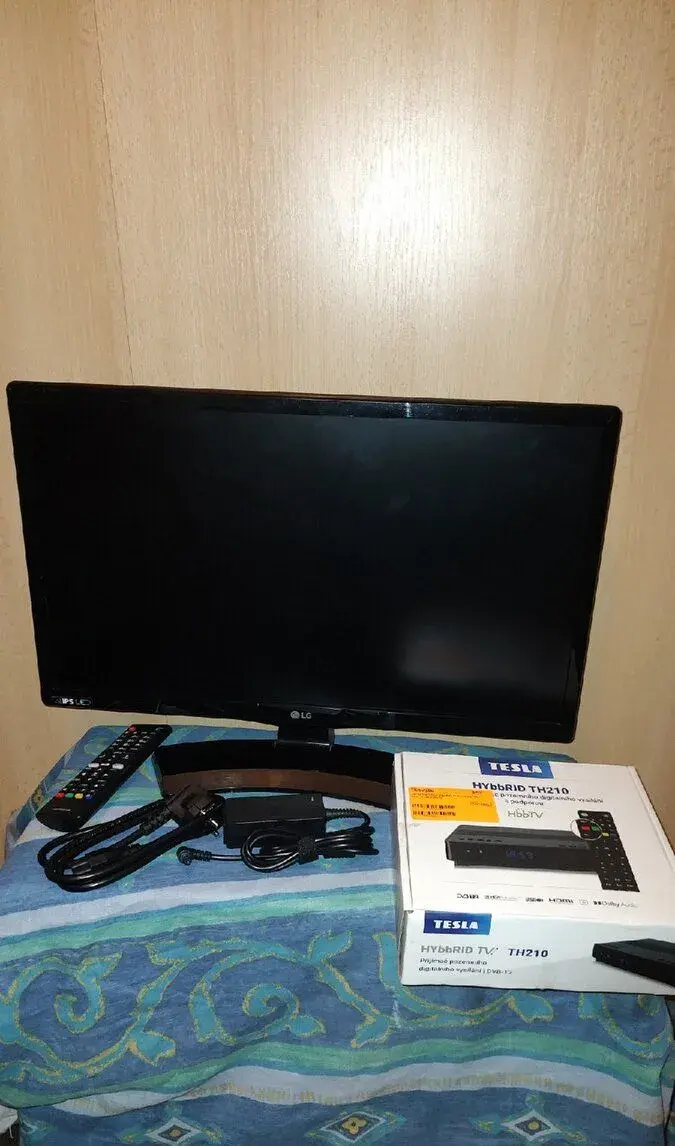 Monitor/TV LG 22MT48DF + DVB-T2Tesla TH210