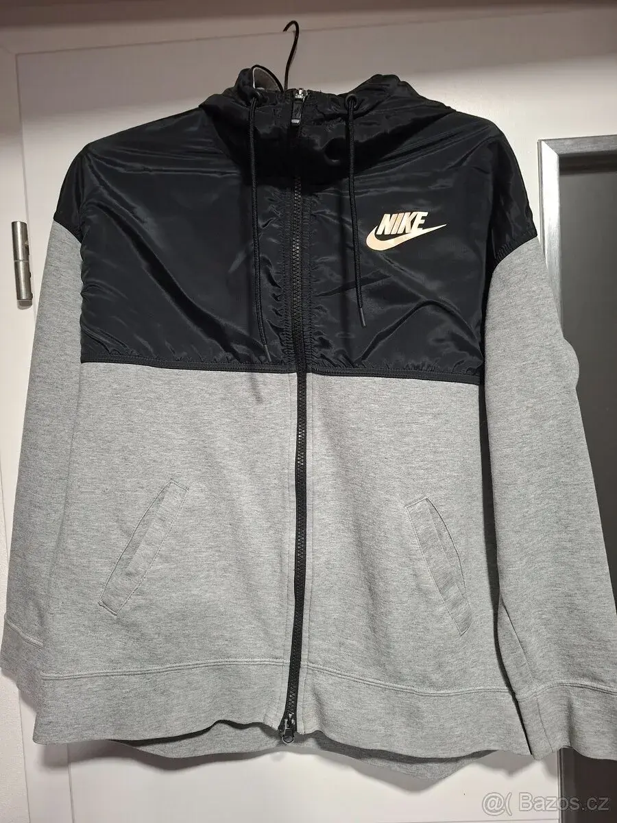 Šedá mikina Nike vel M,nosena,ale porad hezka