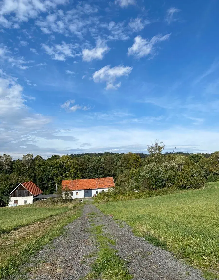 Zemědělský areál na polosamotě