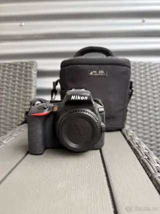 Nikon D5600 + objektív AF-P 18-55mm VR + taška Vanguard + pr